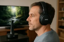 Vrij luisteren met een AKG draadloze koptelefoon uit de k-serie voor kraakhelder TV-geluid